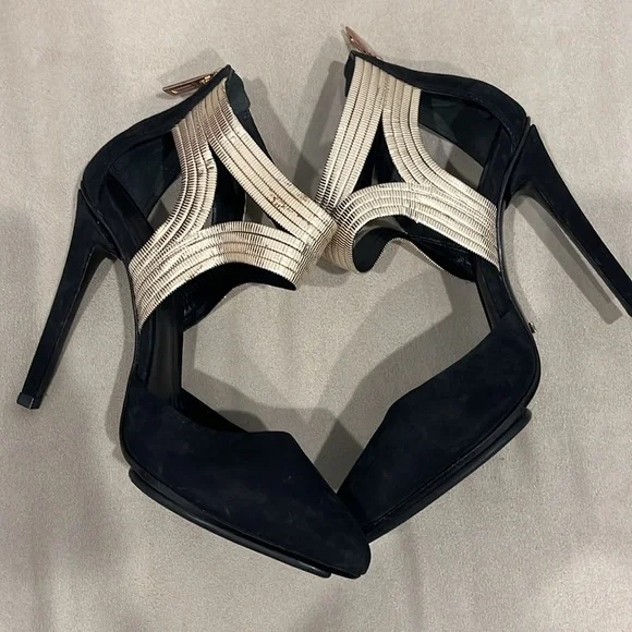 SCHUTZ Bismah Cut Out Suede Pump Black Size 7.5 - Picture 9 of 9